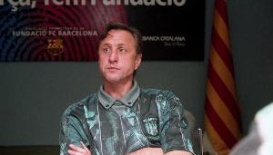 黄健翔引用克鲁伊夫哲学剖析皇马：抛弃受害者心理，建立赢家心态